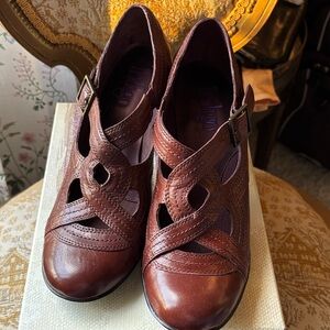 Indigo Women's Elegant Brown Heels